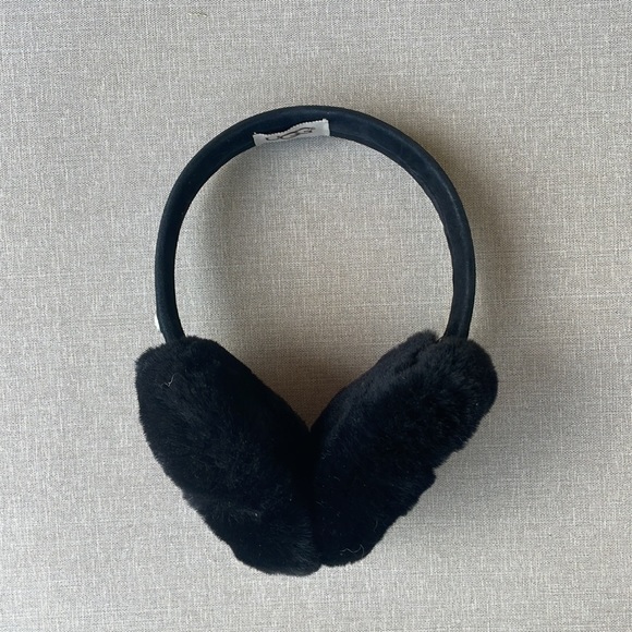 Ugg earmuffs - Picture 1 of 8